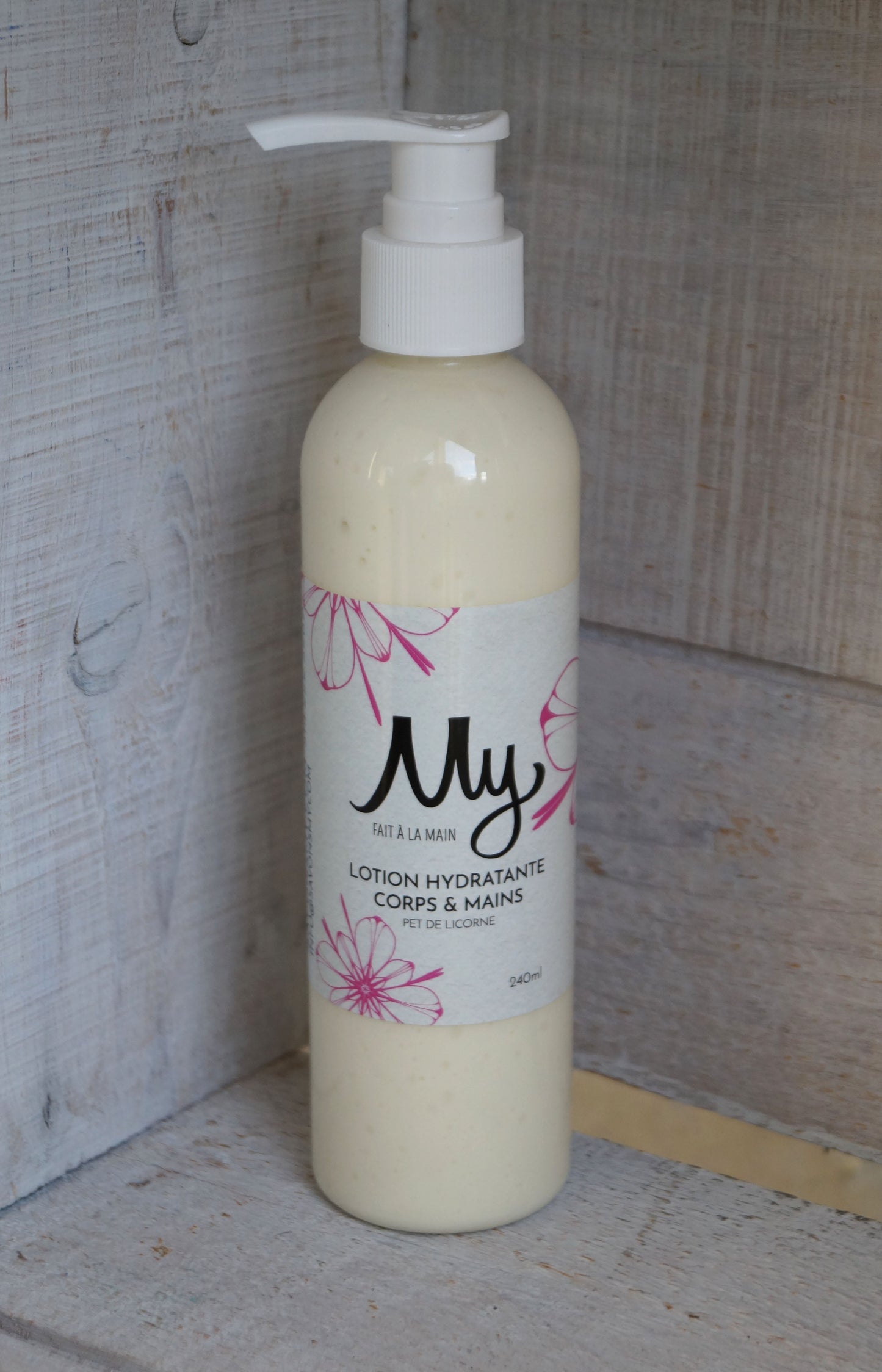 * NEW * Moisturizing body & hand lotion (fragrant oils)